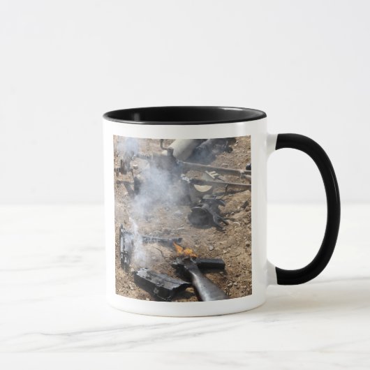 Mug Des pièces d'armes ennemies sont mises à la dispos (Droite)