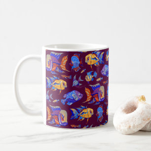 Mug Des poissons tropicaux amusants sur le violet fonc