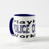 Mug Des policiers - jouez dur/tasse dure de travail (Devant gauche)