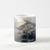 Mug Des Poutres Sunglint Au Large De La Mer Des Célèbe (Centre)