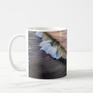 MUG DES VAGUES OCÉANIENNES CRASSENT SUR LE BORD PENDAN