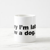 Mug Désolé d'être en retard. Je vis un chien (Centre)