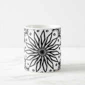 Mug Dessin à main de mandala de fleurs (Centre)