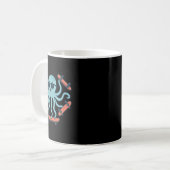 Mug Dessin animé de skateboard de pieuvre cool (Devant gauche)
