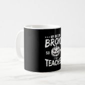 Mug Dessin drôle de professeur d'Halloween balai cassé (Devant gauche)
