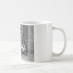 Mug Deux belles filles et un vieil homme grincheux