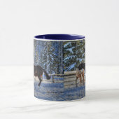Mug Deux Chevaux de Ranch Jouer à la neige en hiver (Centre)