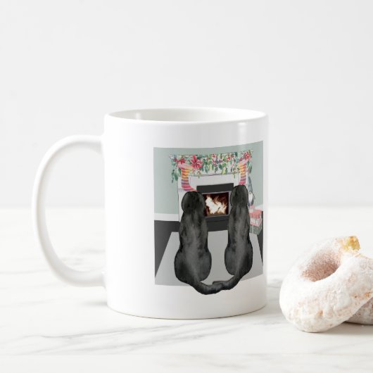 Mug Deux Chiens noirs du Labrador - Cheminée de Noël (Avec donut)