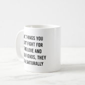 Mug Deux choses que vous ne combattez pas pour l'Amour (Devant gauche)