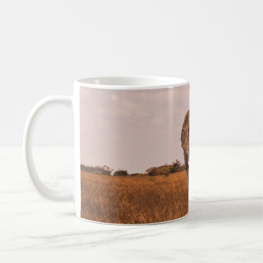MUG DEUX ÉLÉPHANTS MARCHANT SUR LE TERRAIN COUVERT DE (Gauche)