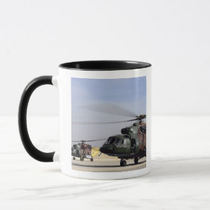 Mug Deux hélicoptères irakiens de la hanche Mi-17