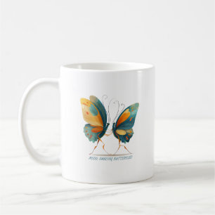 Mug Deux papillons dansent, ailes colorées.