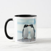 Mug Deux pingouins touchant des becs (Gauche)