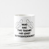 Mug Deux pouces et aime Gastroentérologie (Centre)