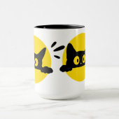 Mug deux tons avec chat noir mignon qui regarde de (Centre)