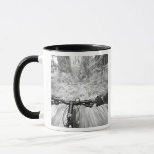 Mug Dévaler une section lisse de singletrack 2