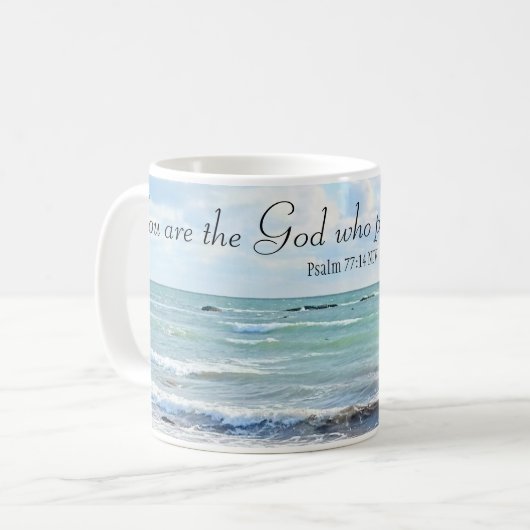 Mug Dieu qui exécute Miracles Ocean Blue Bible Verse (Devant gauche)