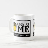 Mug DIFFÉRENTS, PAS MOINS de la sensibilisation à la l (Devant gauche)