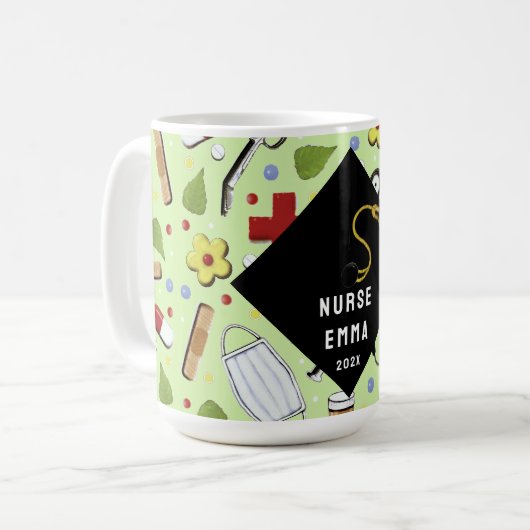 Mug Diplôme en infirmière 2025 (Devant gauche)