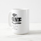 Mug Diplômé en typographie noire personnalisée 2021 Mu (Devant gauche)