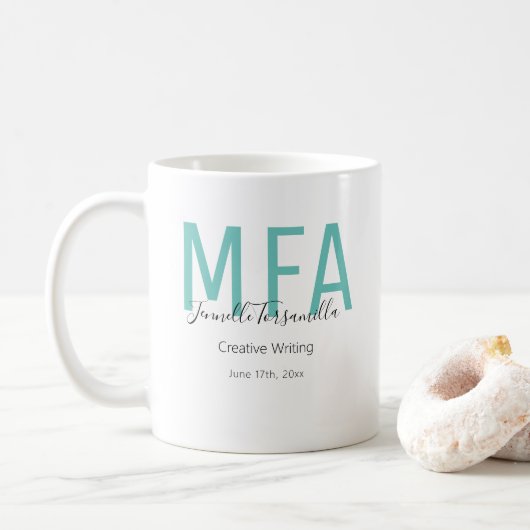 Mug Diplômé Turquoise Noir Nom de la date Degré MFA (Avec donut)