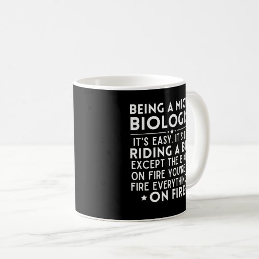 Mug Dire que c'est un microbiologiste c'est facile (Devant droit)