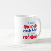 Mug Distances sociales Évitez les gens avant était ten (Devant droit)