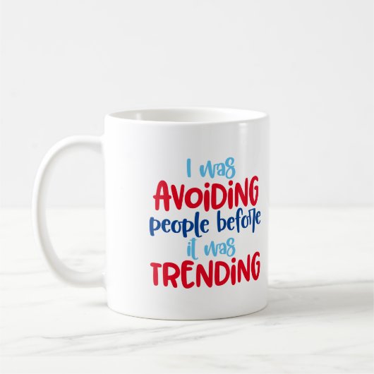 Mug Distances sociales Évitez les gens avant était ten (Gauche)