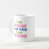 Mug Distanciation Sociale Éviter les gens avant que ce (Devant gauche)
