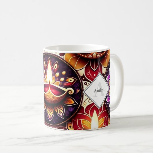 Mug Diwali personnalisé Diyas rouge et violet & Rangol (Devant droit)