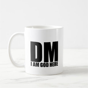 Mug "DM - JE SUIS un DIEU ICI" attaque