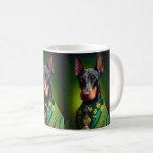 Mug Doberman Dog en tenue de la Saint Patrick (Devant droit)
