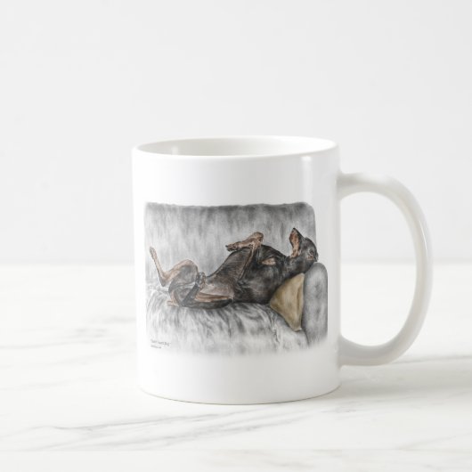 Mug Doberman drôle sur Sofa (Droite)