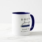 Mug DOCTEUR [Nom] Chargement Marine & White (Devant droit)