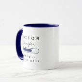 Mug DOCTEUR [Nom] Chargement Marine & White (Devant gauche)