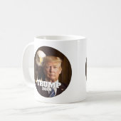 Mug Donald Trump 2024 Photo - aigle chauve sur l'épaul (Devant gauche)