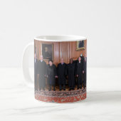 Mug Donald Trump Avec Les Juges De La Cour Suprême (Devant gauche)