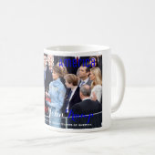 Mug Donald Trump prenant le son serment d'entrée en (Devant droit)