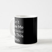 Mug Don't Blame Me I Just Married Into This Mess, Funn (Devant gauche)
