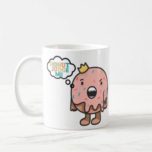 Mug Donut Juge Me Monogramme Pun (Gauche)