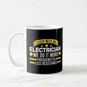 Mug Dormir avec un électricien Nous le faisons Electri