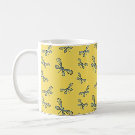 Mug Dragonfly avec un bel arrière - plan jaune (Gauche)