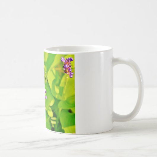 Mug Dragonfly de couleur arc-en-ciel sur une fleur ros (Droite)