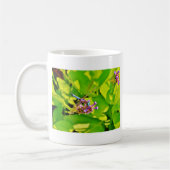 Mug Dragonfly de couleur arc-en-ciel sur une fleur ros (Gauche)