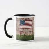 Mug Drapeau américain peint sur la grange (Gauche)