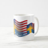 Mug Drapeau de ondulation Suédois-Américain (Devant droit)