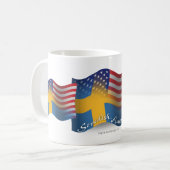Mug Drapeau de ondulation Suédois-Américain (Devant gauche)