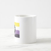 Mug Drapeau de protestation peint non binaire (Centre)