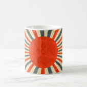 Mug Drapeau de soleil rouge sur texture papier, style (Centre)