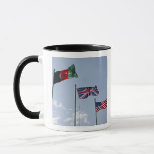Mug Drapeau du Royaume-Uni entre les drapeaux afghans 